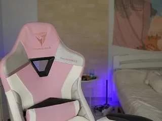 ellyary from CamSoda