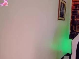 emeli-roushot from CamSoda