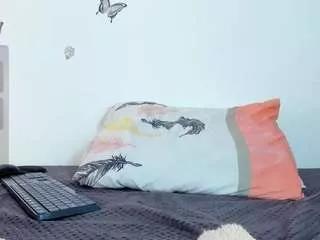 emma-rogerss from CamSoda
