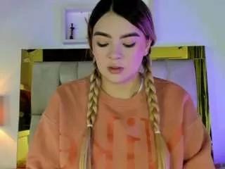 emma-rossee from CamSoda
