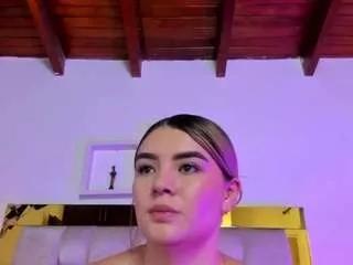 emma-rossee from CamSoda
