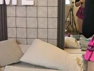 emmybella from CamSoda