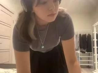 Emy-bloom webcams show profile image 