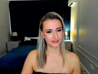 happysmileee from CamSoda