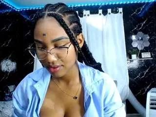 hillary-queen from CamSoda