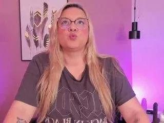 hollie-jolie from CamSoda