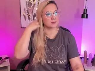 hollie-jolie from CamSoda