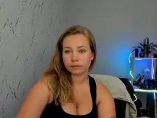 holly95love from CamSoda