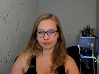 holly95love from CamSoda