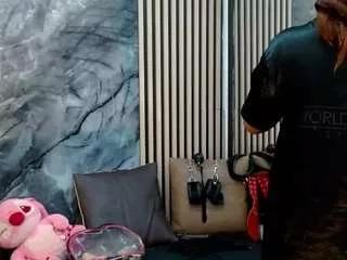 Isalombardi webcams show profile image 