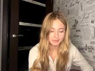 Katiebeames webcams show profile image 