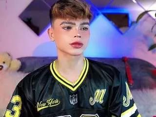 kennyboy-18 from CamSoda