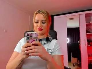 kinkyofficee from CamSoda
