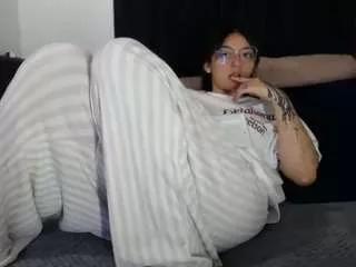 lesliee22 from CamSoda