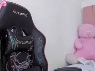 lilithnoahh from CamSoda