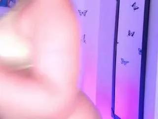 lillypeach23 from CamSoda