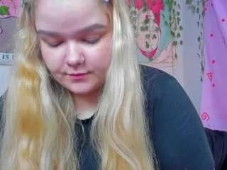 lilmilkylilly from CamSoda