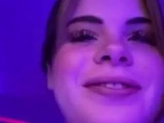 lolazzzworld61 from CamSoda