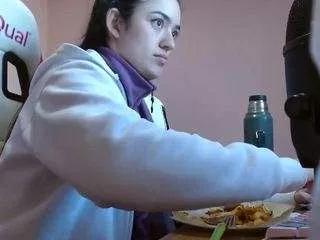 Micadeboe webcams show profile image 