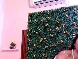 Pequenachica18 webcams show profile image 