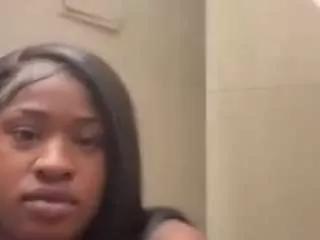 Prettyninaaa webcams show profile image 