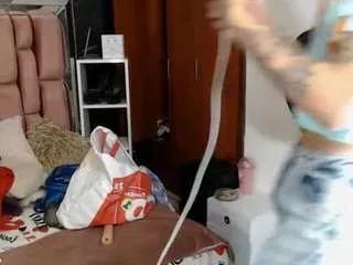 sara-slut from CamSoda