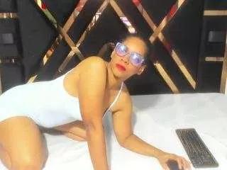 sara-tompsonn from CamSoda