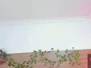 saray-cum from CamSoda