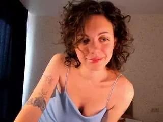 sensual-elza from CamSoda