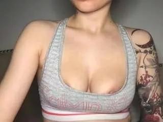 xoxcat from CamSoda
