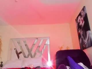 Zully-jones webcams show profile image 