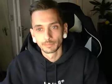 2323gary from Chaturbate