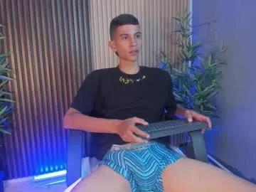 aaron_whitee from Chaturbate