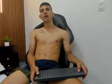 aaron_whitee_ from Chaturbate