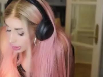 avalonnfoxx from Chaturbate