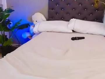 azaria_w from Chaturbate