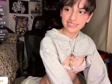 b0nnie_h0ney from Chaturbate