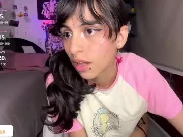 b0nnie_h0ney from Chaturbate