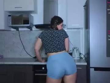 b_e_l_l_a__t_r_i_x from Chaturbate