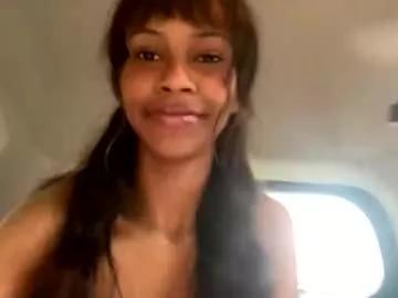bella19sua from Chaturbate