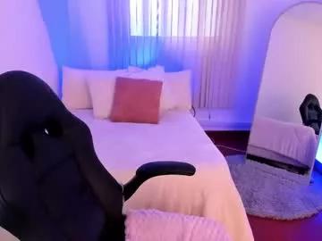 bella_blue18 from Chaturbate
