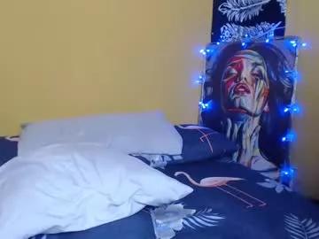 bellalovesherfellas from Chaturbate