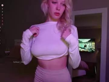 bellean_blare from Chaturbate