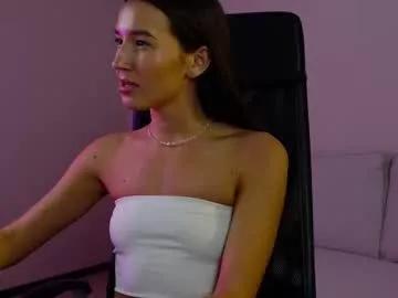 bellla_haddid from Chaturbate