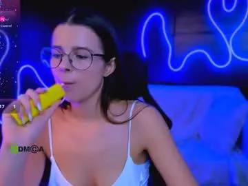 berry_alma from Chaturbate