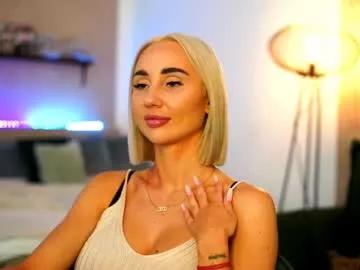 Photos of blondiefromtheblock from Chaturbate is Away