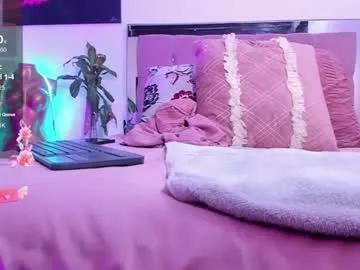 carameloo_06 from Chaturbate