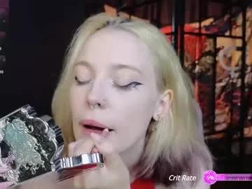 crackling_tati from Chaturbate