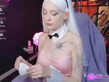 crackling_tati from Chaturbate
