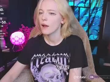 crackling_tati from Chaturbate